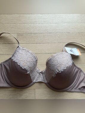 Lace-Trim Padded Underwire Bra in Mauve